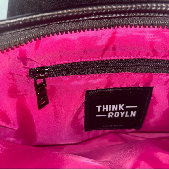 🔥SALE THINK ROYLYN Bank Street XL Crossbody Black Nylon - Picture 3 of 10